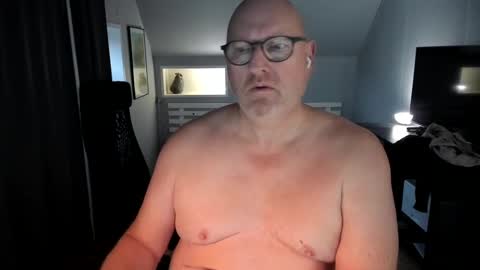 Snapshot of mark1963sub chatting on 12-23-24, 01:24 Mark online show from 12-23-24, 01:24