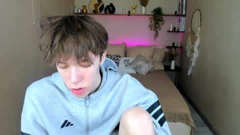 Mark online show from 04-10-26, 02:44