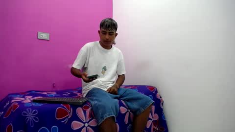 mark_latin18 online show from 02-12-25, 03:29