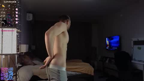 Snapshot of mark_stiff chatting on 12-21-25, 09:33 Mark online show from 12-21-25, 09:33