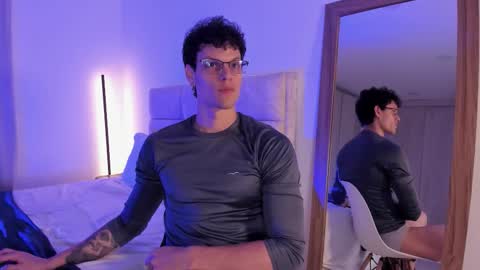 Snapshot of mark_thonson chatting on 03-24-26, 01:10 troy online show from 03-24-26, 01:10