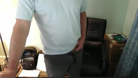 Snapshot of markinwest chatting on 04-14-26, 10:49 MarkinWest online show from 04-14-26, 10:49