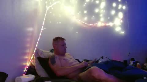 Snapshot of markymark101825061 chatting on 02-10-25, 02:26 markymark101825061 online show from 02-10-25, 02:26