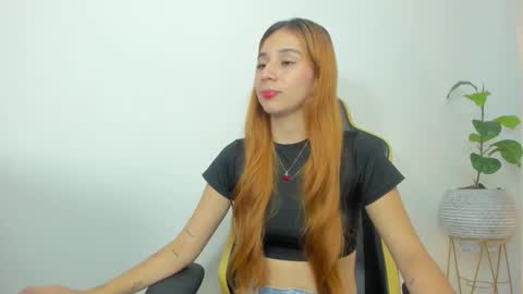 Snapshot of maroly_21 chatting on 11-15-25, 12:13 Maly online show from 11-15-25, 12:13