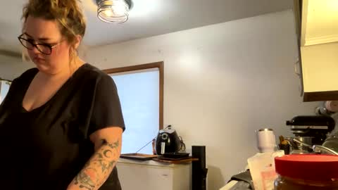 maroon_moon online show from 02-18-25, 10:47