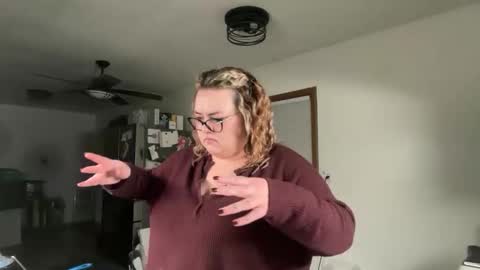 maroon_moon online show from 12-01-25, 11:32