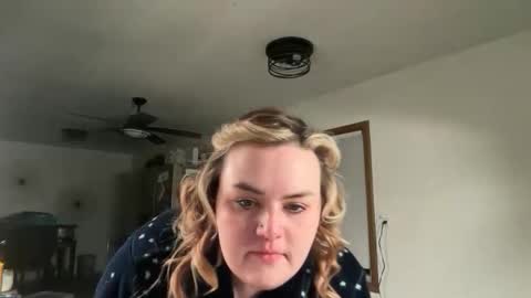 maroon_moon online show from 12-04-25, 11:35