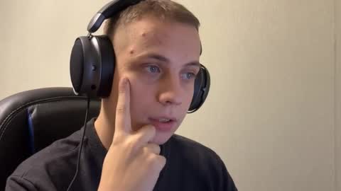 Snapshot of maroooa chatting on 12-20-25, 07:32 Marko online show from 12-20-25, 07:32