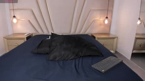 maroxcute online show from 10-31-25, 04:19