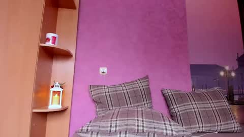 Snapshot of marrena_a chatting on 03-12-26, 07:58 -- Mari -- online show from 03-12-26, 07:58