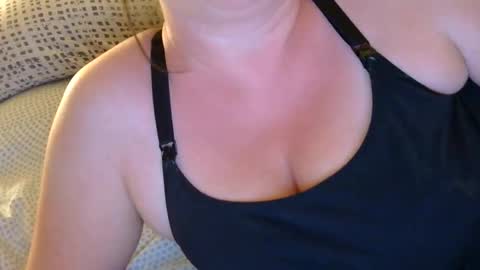 Snapshot of marriedcouple9 chatting on 06-06-26, 03:00 Jess and Nick online show from 06-06-26, 03:00