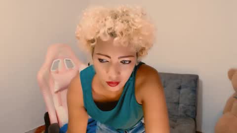 Snapshot of marryme00 chatting on 12-18-25, 03:07 May online show from 12-18-25, 03:07