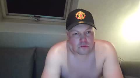 Snapshot of mars0481 chatting on 12-14-24, 01:39 mars0481 online show from 12-14-24, 01:39