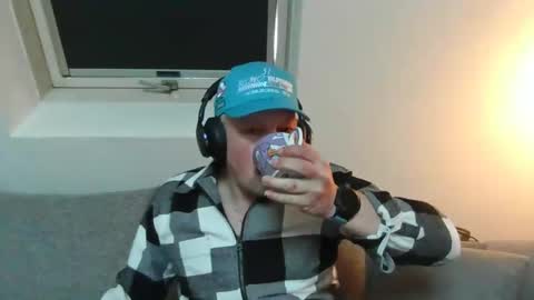 Snapshot of mars0481 chatting on 02-14-25, 09:45 mars0481 online show from 02-14-25, 09:45