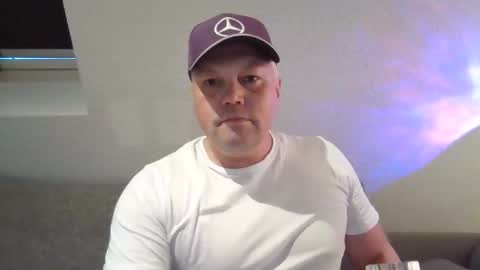 Snapshot of mars0481 chatting on 09-10-25, 07:30 mars0481 online show from 09-10-25, 07:30