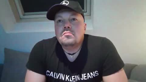 Snapshot of mars0481 chatting on 12-15-25, 05:28 mars0481 online show from 12-15-25, 05:28