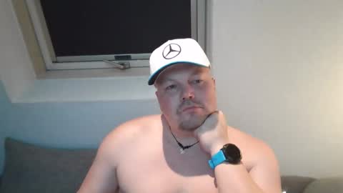 Snapshot of mars0481 chatting on 12-16-25, 05:40 mars0481 online show from 12-16-25, 05:40