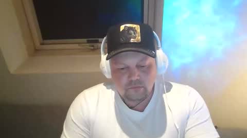 Snapshot of mars0481 chatting on 03-04-26, 02:28 mars0481 online show from 03-04-26, 02:28