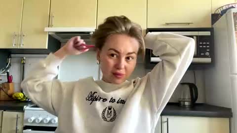 Snapshot of martaluna_ chatting on 04-23-26, 07:09 Marta online show from 04-23-26, 07:09