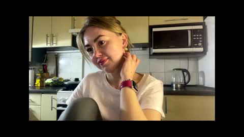 Snapshot of martaluna_ chatting on 04-28-26, 07:41 Marta online show from 04-28-26, 07:41