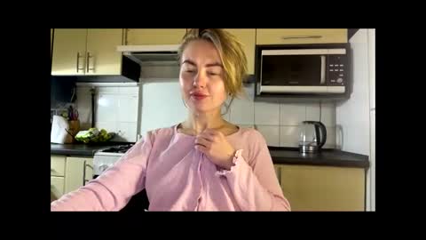 Snapshot of martaluna_ chatting on 04-29-26, 09:10 Marta online show from 04-29-26, 09:10