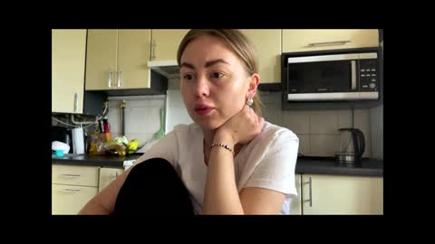 Snapshot of martaluna_ chatting on 05-02-26, 10:20 Marta online show from 05-02-26, 10:20