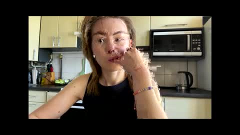Snapshot of martaluna_ chatting on 05-04-26, 08:32 Marta online show from 05-04-26, 08:32