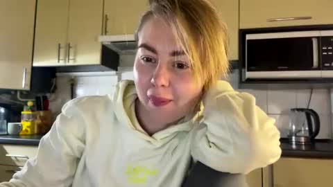 Snapshot of martaluna_ chatting on 05-05-26, 08:17 Marta online show from 05-05-26, 08:17