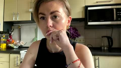 Snapshot of martaluna_ chatting on 05-11-26, 11:38 Marta online show from 05-11-26, 11:38