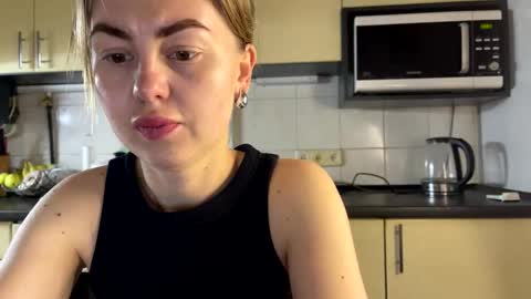 Snapshot of martaluna_ chatting on 05-19-26, 02:45 Marta online show from 05-19-26, 02:45