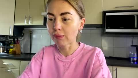 Snapshot of martaluna_ chatting on 05-26-26, 02:24 Marta online show from 05-26-26, 02:24