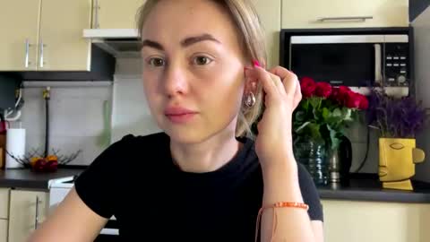 Snapshot of martaluna_ chatting on 06-01-26, 10:06 Marta online show from 06-01-26, 10:06