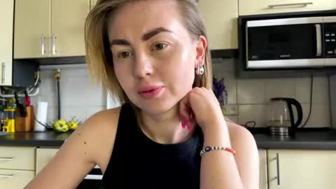 Snapshot of martaluna_ chatting on 06-04-26, 08:53 Marta online show from 06-04-26, 08:53