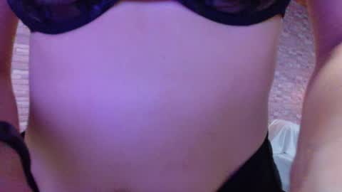 Snapshot of martina_thompson69 chatting on 11-21-25, 04:27 Martina online show from 11-21-25, 04:27