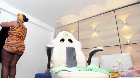 martina touss  online show from 02-01-25, 11:06