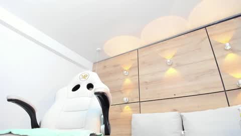 martina touss  online show from 02-05-25, 01:04