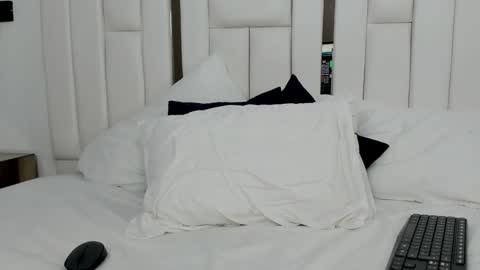 Snapshot of martina_xblack chatting on 01-25-25, 11:11 Martina Black online show from 01-25-25, 11:11