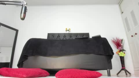 Snapshot of martinaclark chatting on 05-16-26, 01:02 Martina online show from 05-16-26, 01:02