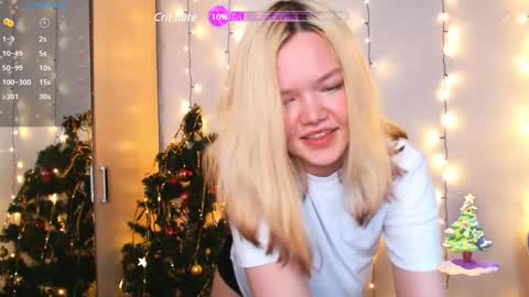 Snapshot of mary_lunar chatting on 12-21-24, 05:25 Mary online show from 12-21-24, 05:25