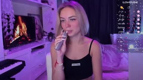 Mary online show from 11-23-25, 09:03