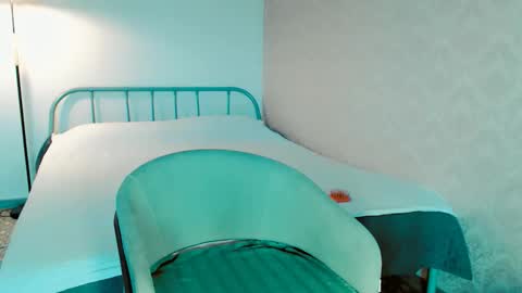 Anna online show from 09-10-25, 04:34