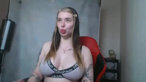 Snapshot of maryh0tlove chatting on 05-04-26, 10:11 maryh0tlove online show from 05-04-26, 10:11
