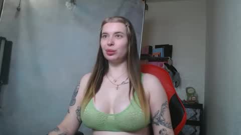 Snapshot of maryh0tlove chatting on 05-08-26, 09:25 maryh0tlove online show from 05-08-26, 09:25