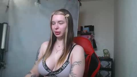 Snapshot of maryh0tlove chatting on 05-13-26, 09:39 maryh0tlove online show from 05-13-26, 09:39