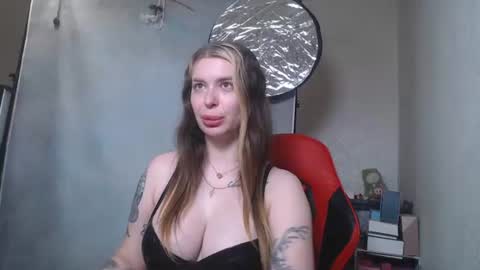 Snapshot of maryh0tlove chatting on 07-20-26, 12:18 maryh0tlove online show from 07-20-26, 12:18