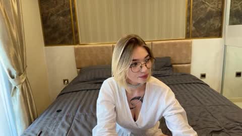 maryharriss online show from 12-18-25, 01:33