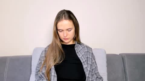 Snapshot of marylee_21 chatting on 12-18-25, 07:14 Mari online show from 12-18-25, 07:14