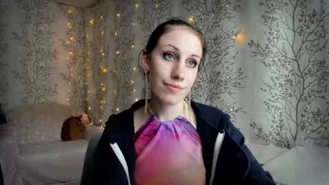 Snapshot of marylou_ chatting on 09-22-25, 09:22 Mary Lou online show from 09-22-25, 09:22