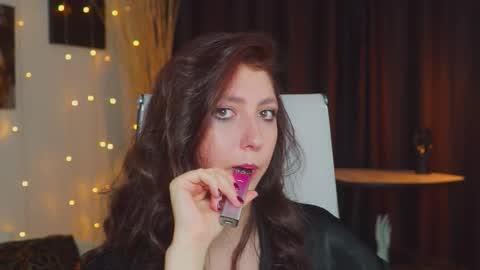 Mary Miller online show from 10-16-25, 06:25