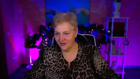 Snapshot of marymogan chatting on 12-18-25, 01:17 marymogan online show from 12-18-25, 01:17